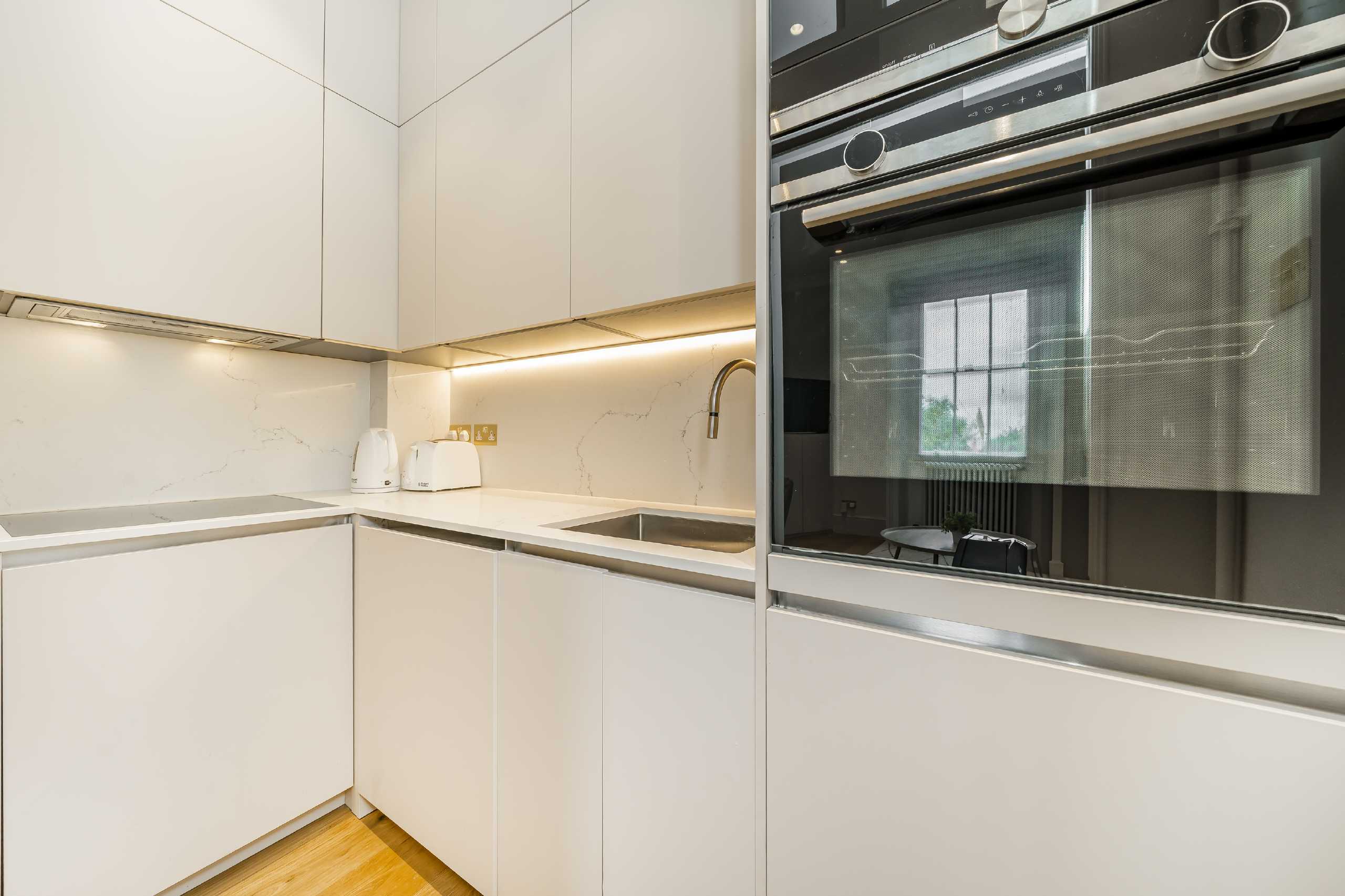 Flat Royal Crescent in Greater London