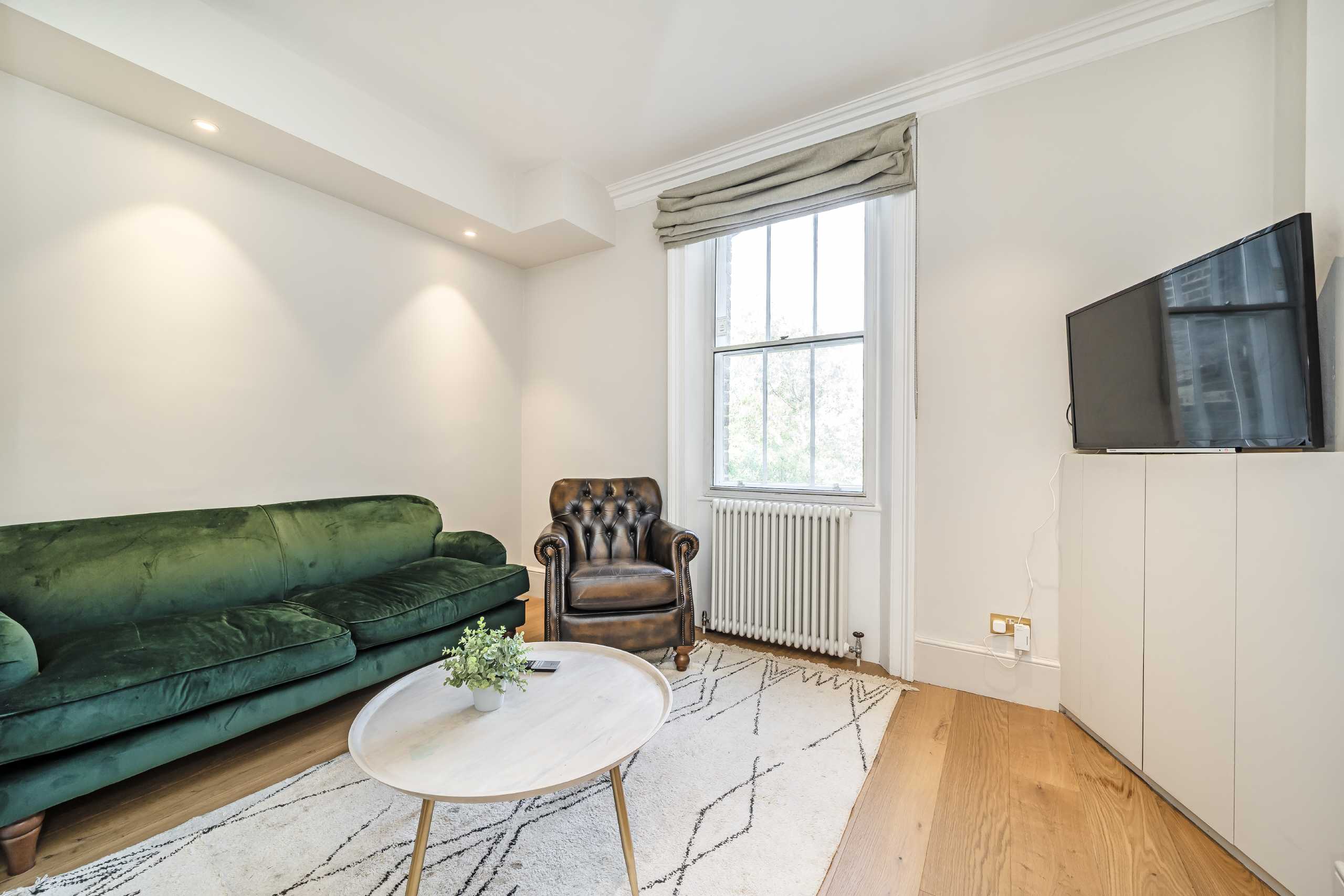 Flat Royal Crescent in Greater London
