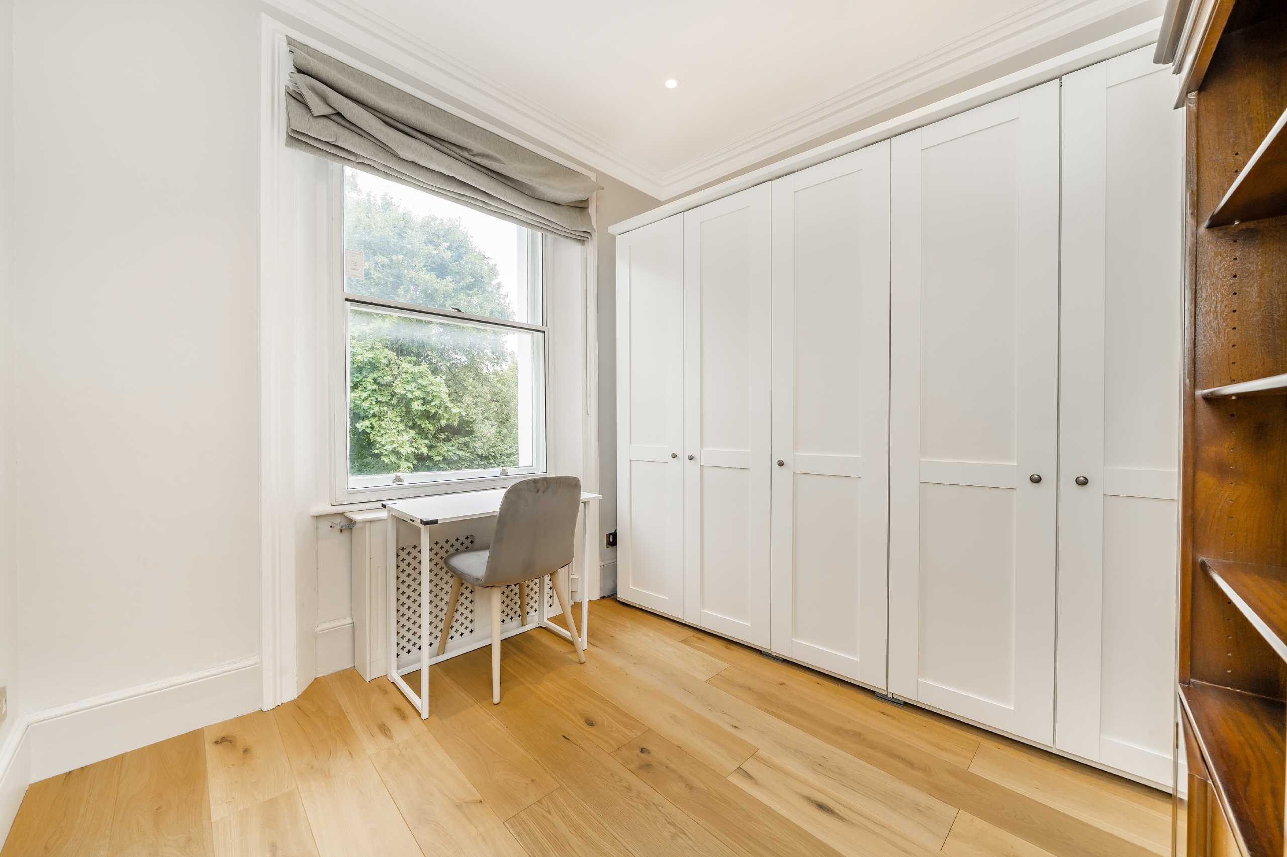 Flat Royal Crescent in Greater London