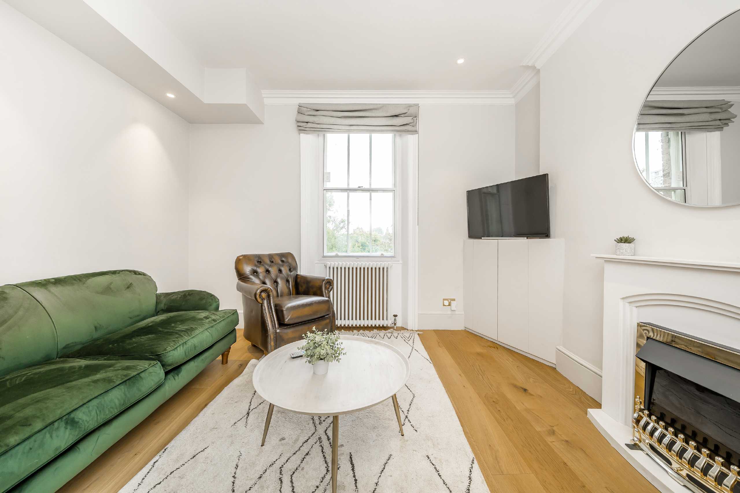 Flat Royal Crescent in Greater London