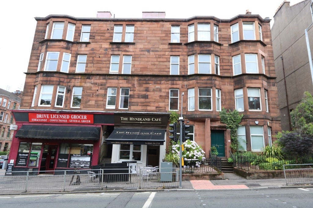 Room Clarence Drive in Glasgow