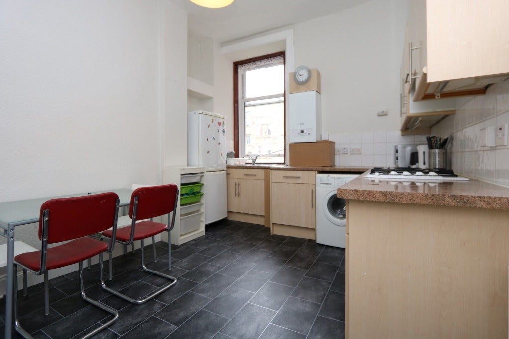 Room Clarence Drive in Glasgow