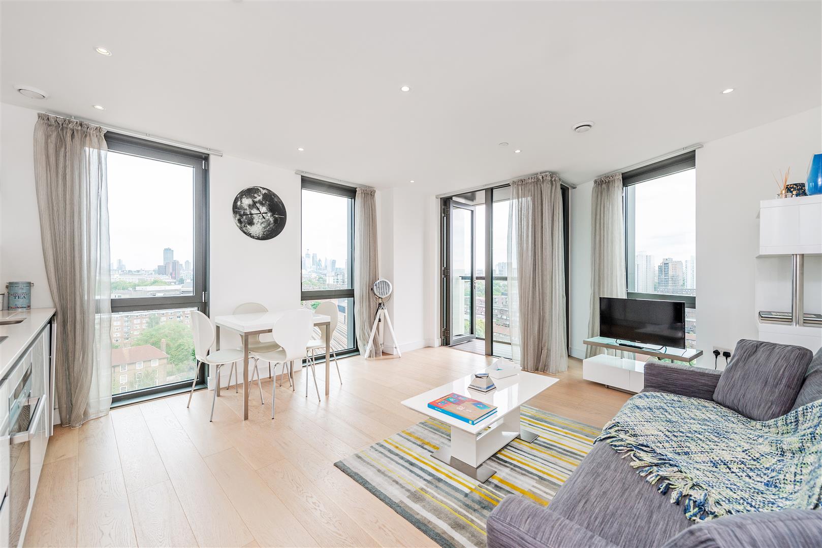 Flat Salamanca Place in Greater London