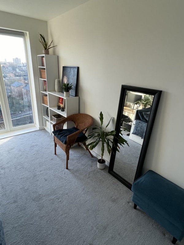 Room Bowen Drive in Greater London