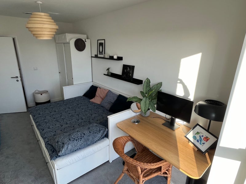 Room Bowen Drive in Greater London