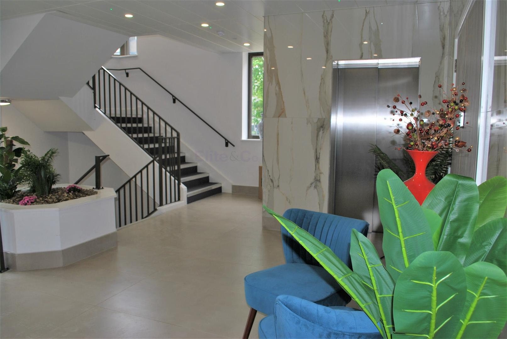 Flat Knoll Rise in Greater London