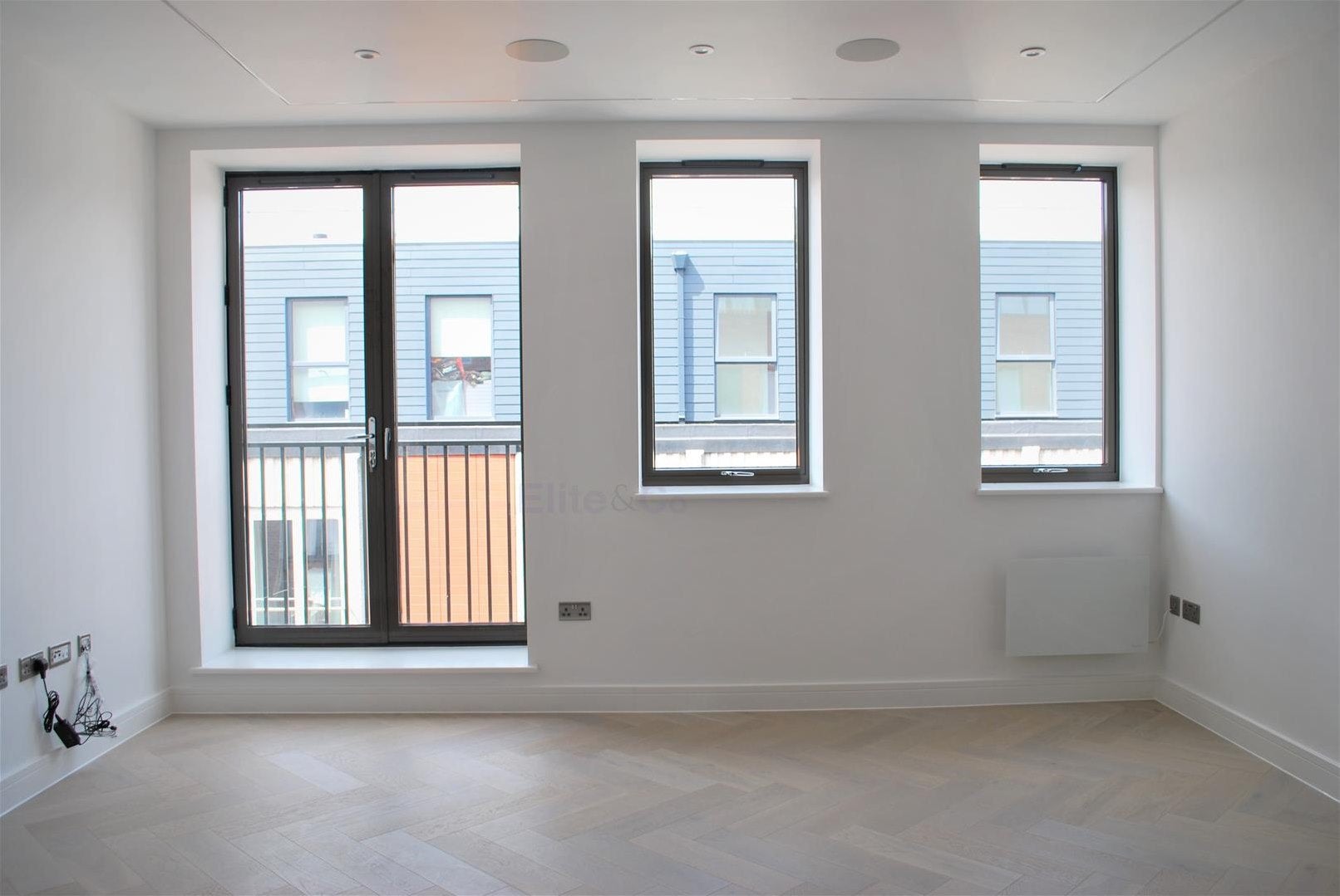 Flat Knoll Rise in Greater London