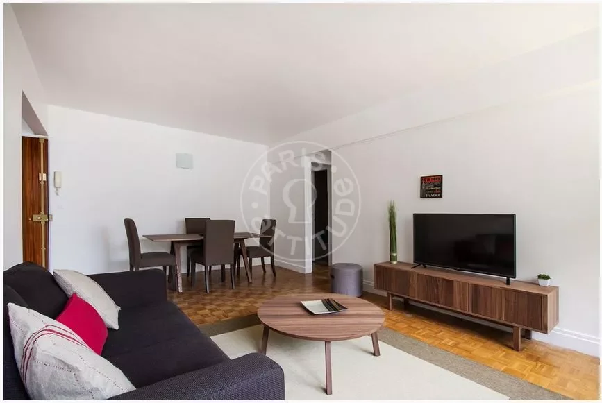 Flat Avenue de Lamballe in Paris
