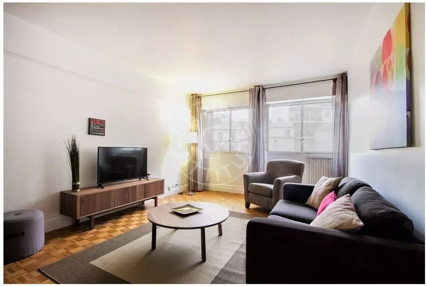 Flat Avenue de Lamballe in Paris