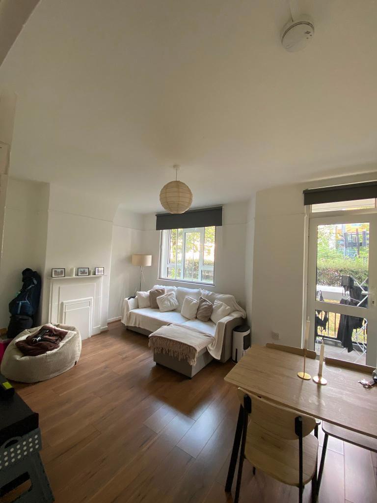 Flat Kennington Lane in Greater London