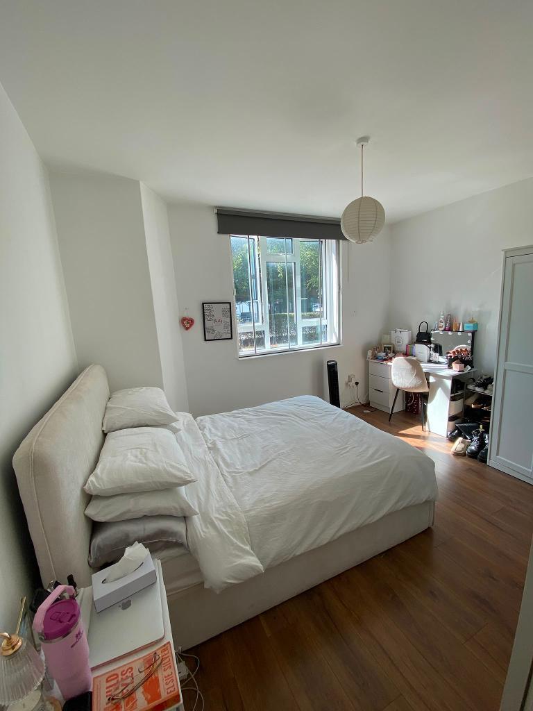 Flat Kennington Lane in Greater London