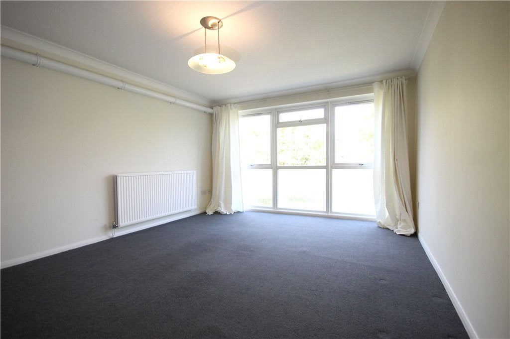 Flat Courtfield Gardens in Greater London