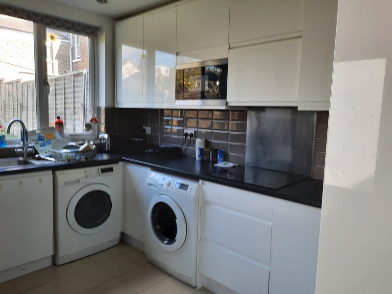 Room Springfield Road in Greater London