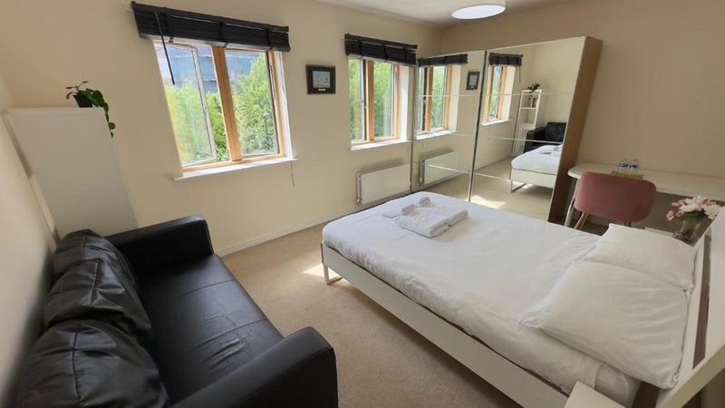 House Drovers Way in Greater London