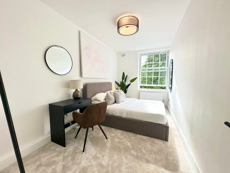 Flat Stewarts Road in Greater London