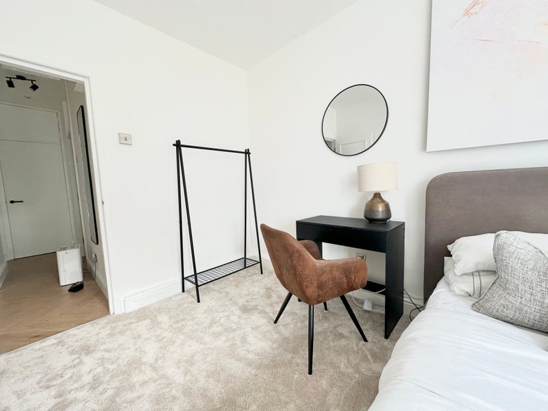 Flat Stewarts Road in Greater London