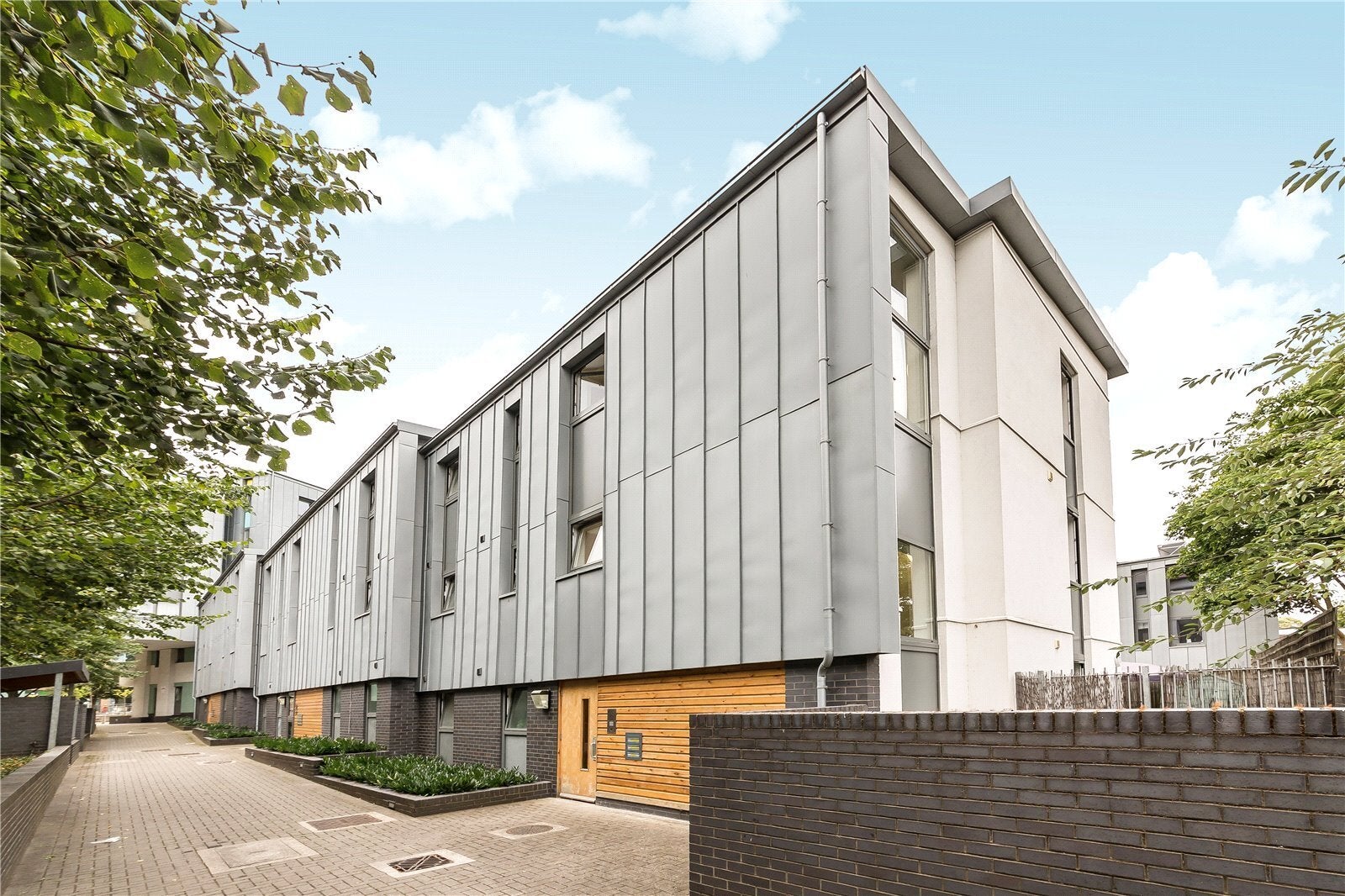 Flat Clarence Avenue in Greater London