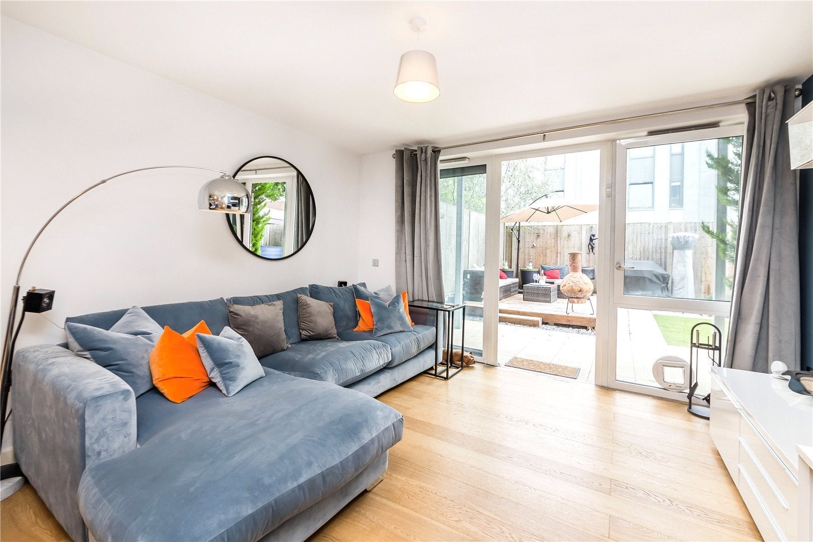 Flat Clarence Avenue in Greater London