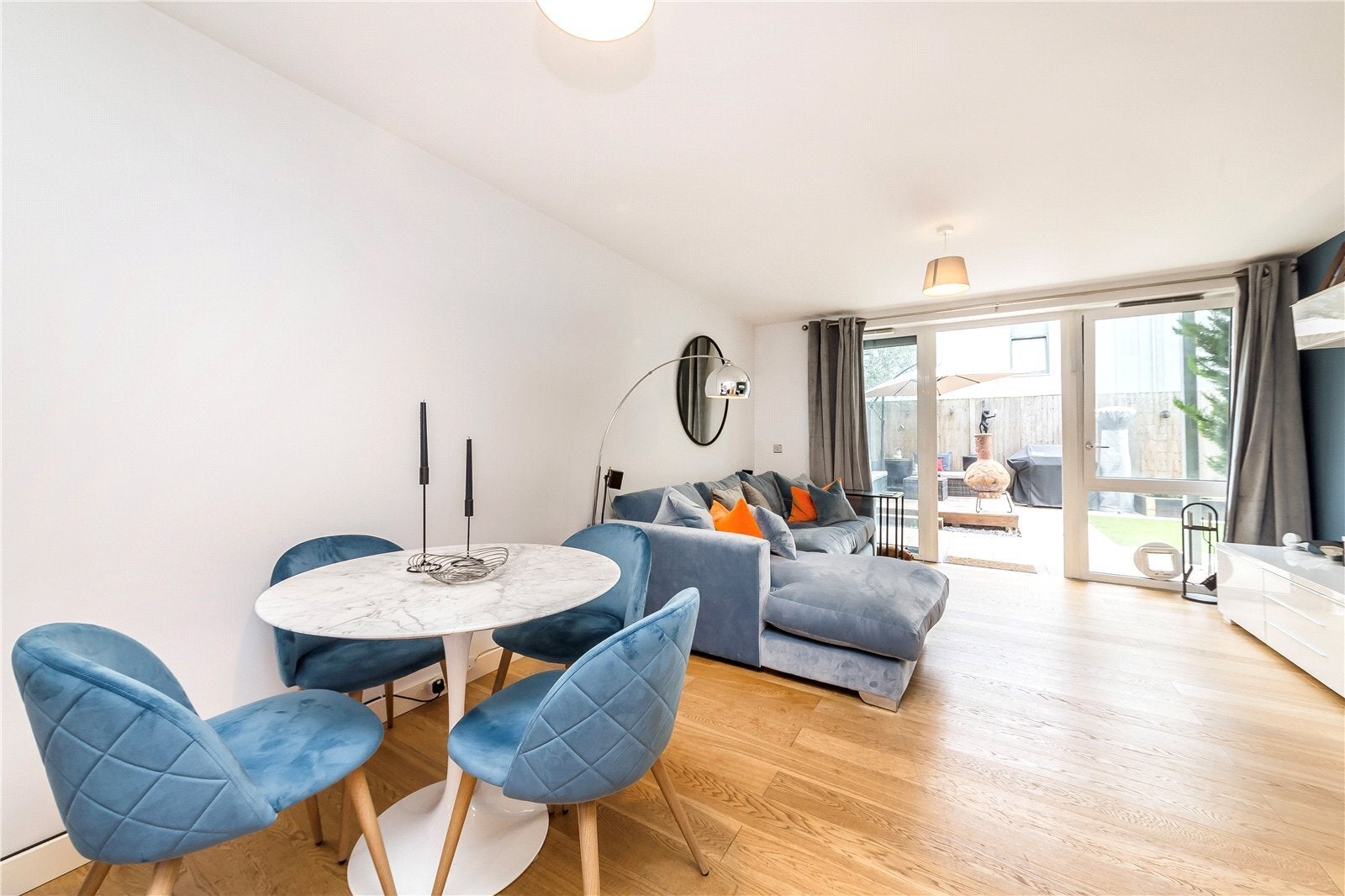 Flat Clarence Avenue in Greater London