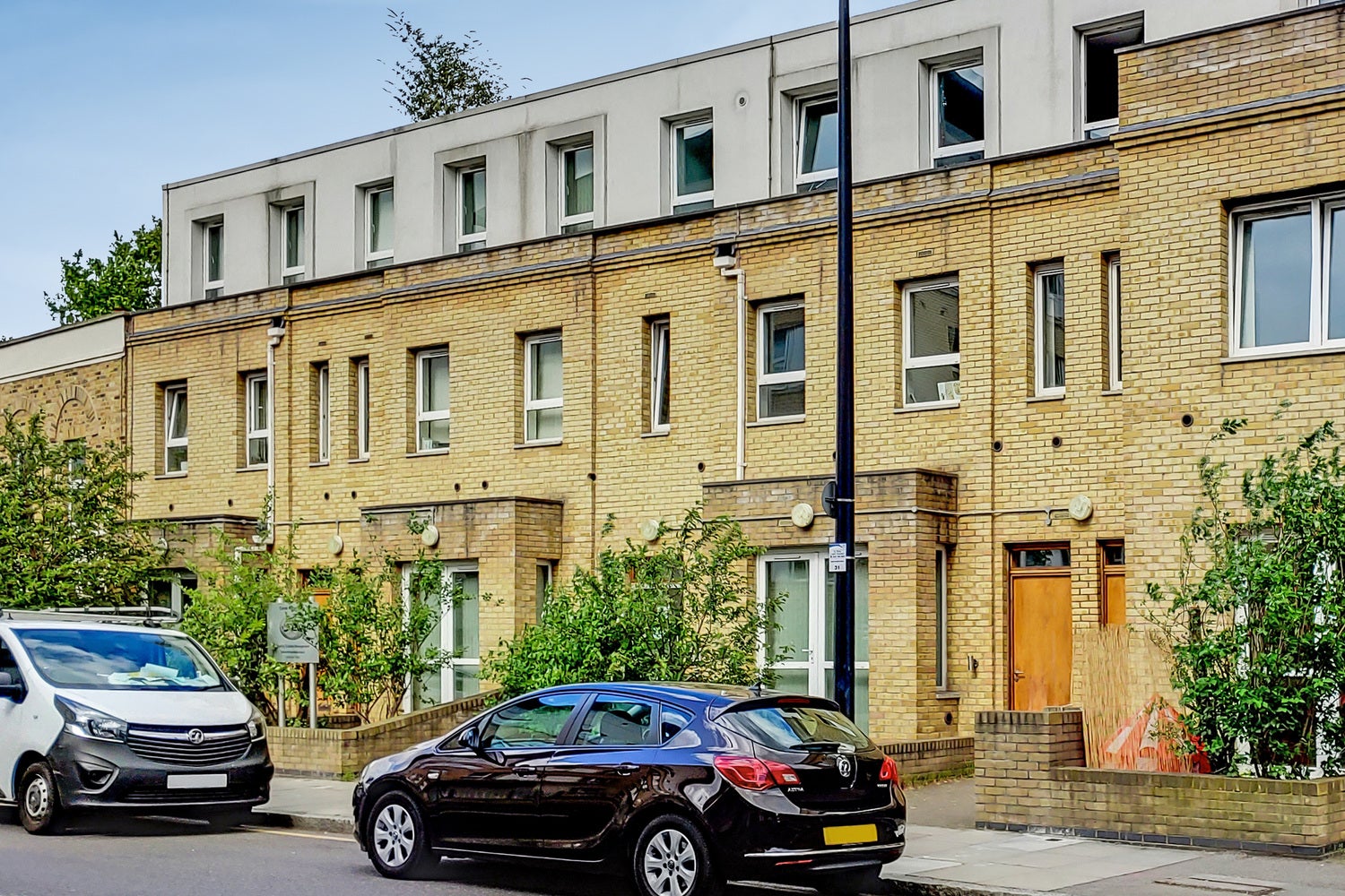Flat Westferry Road in Greater London