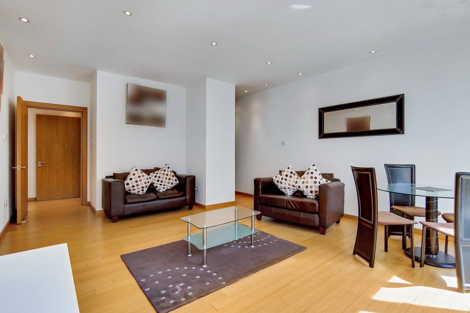 Flat Westferry Road in Greater London