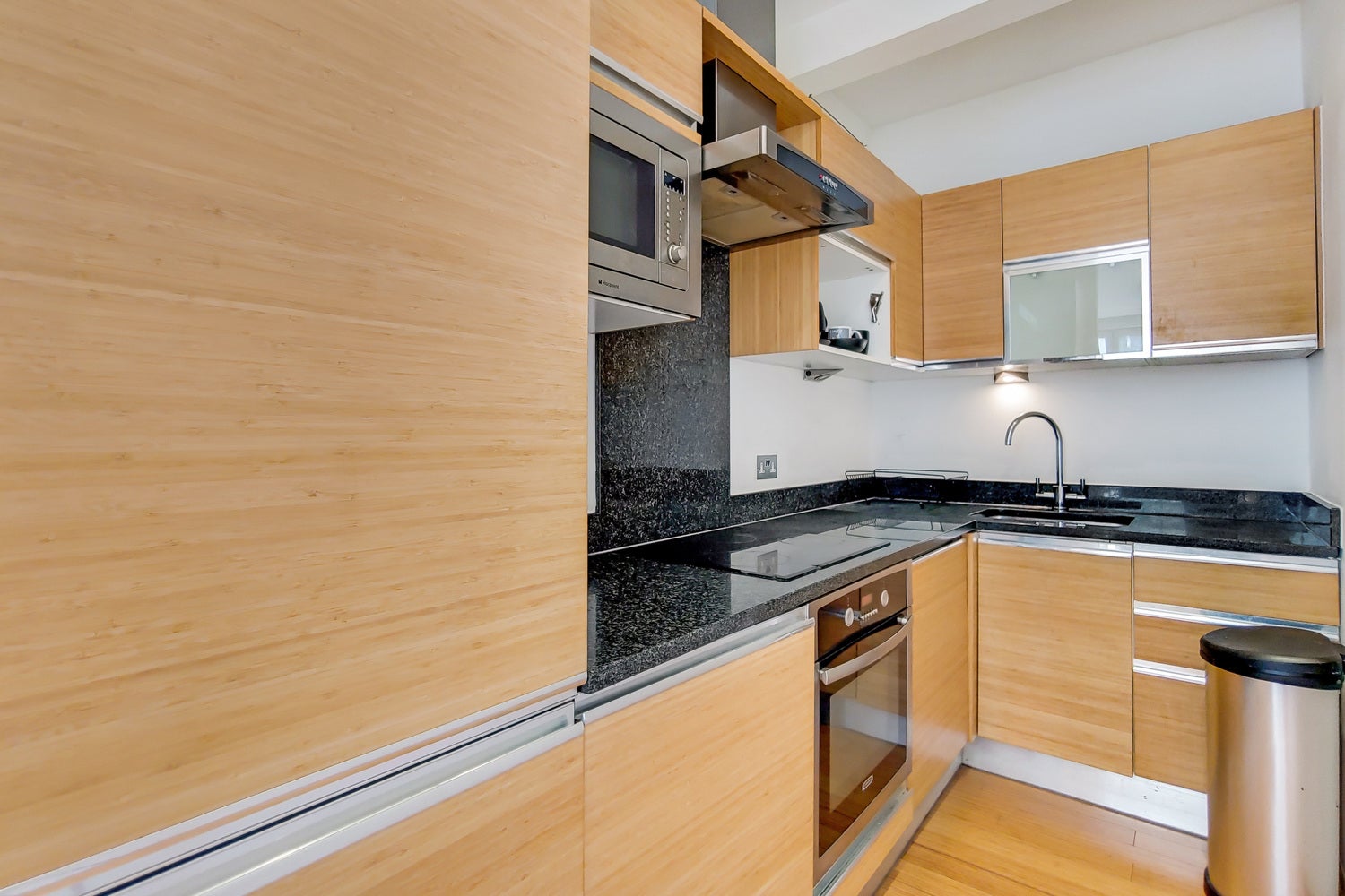 Flat Westferry Road in Greater London