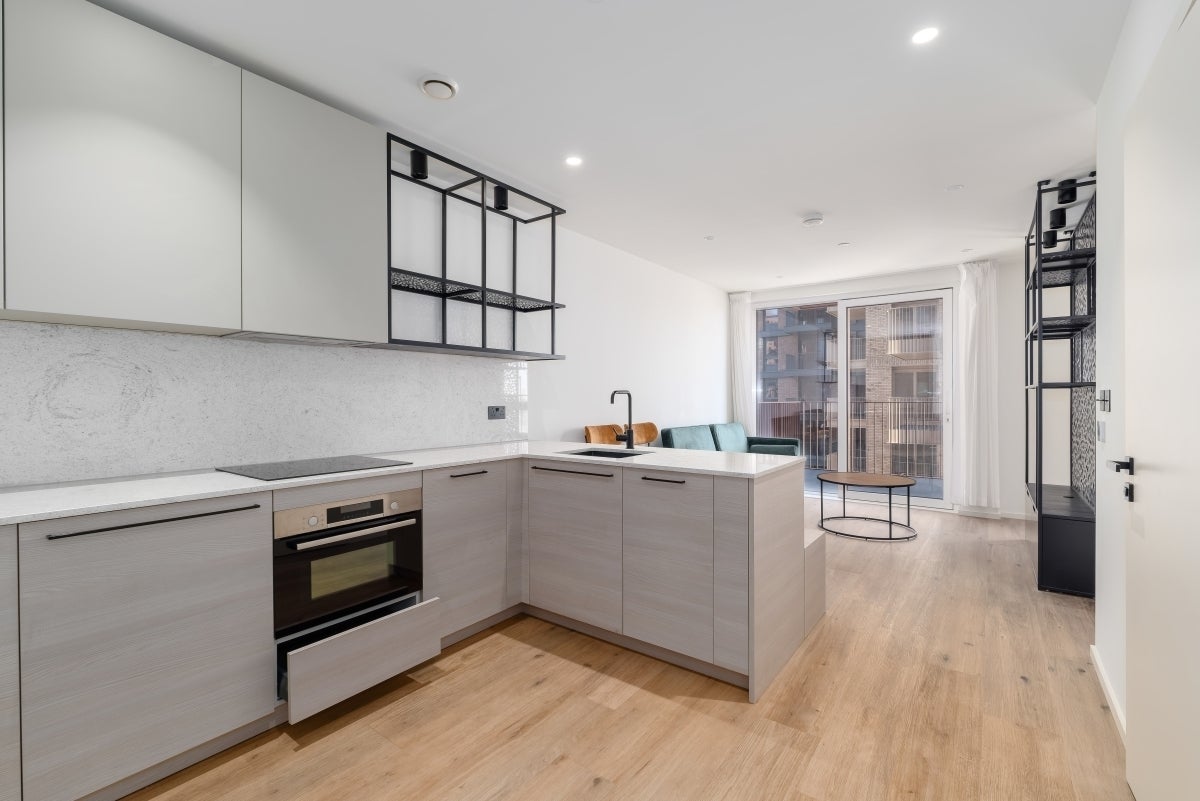 Flat Hemlock Street in Greater London