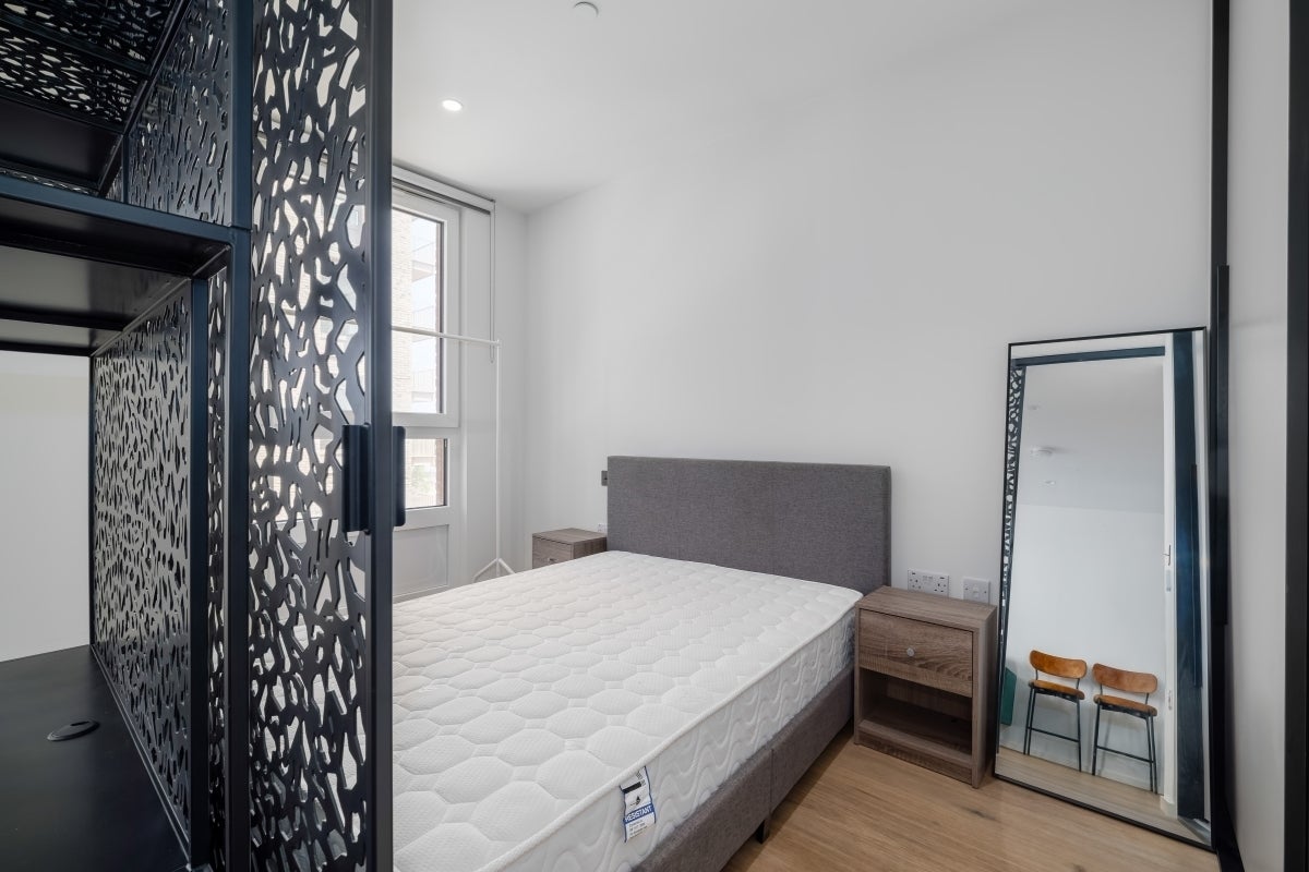 Flat Hemlock Street in Greater London