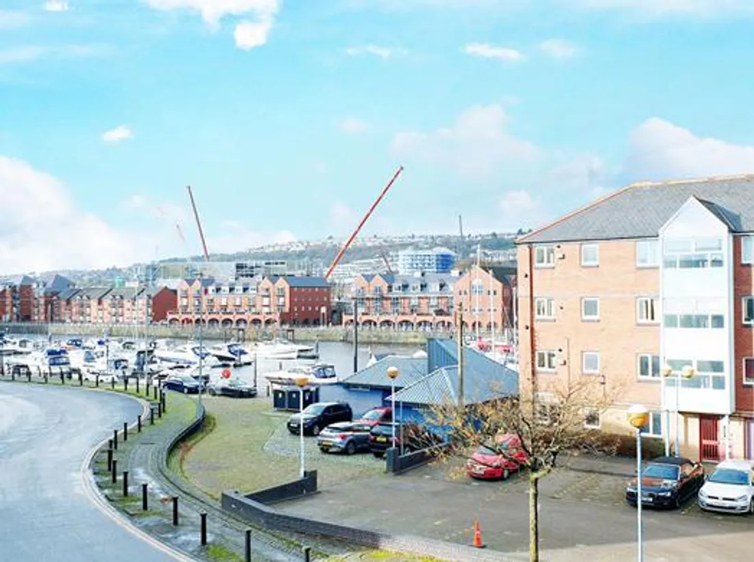 Flat Trawler Road in Swansea