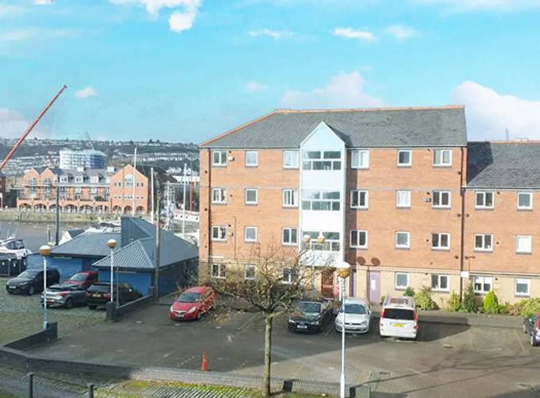 Flat Trawler Road in Swansea