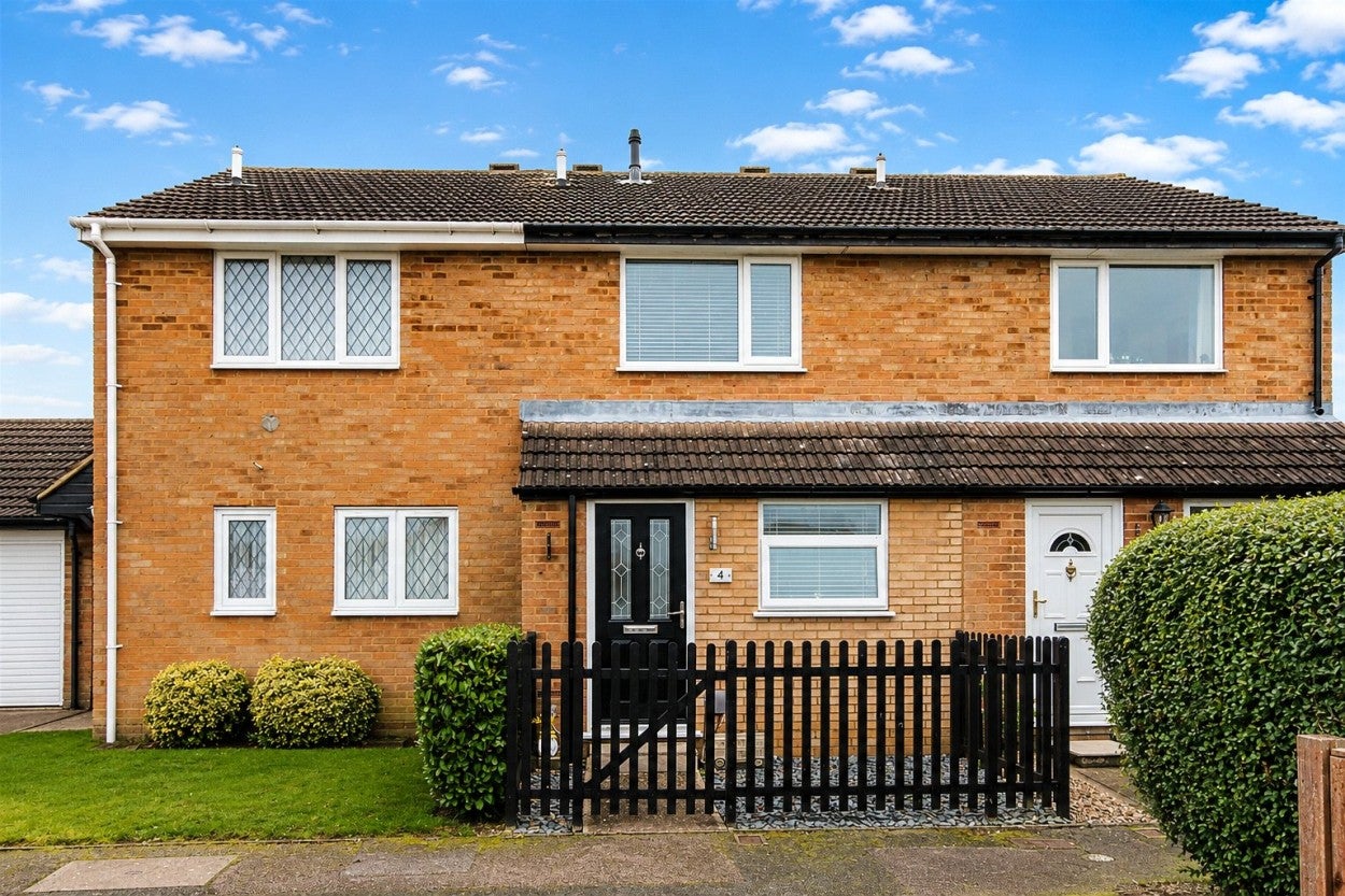 House Ullswater Close in Flitwick
