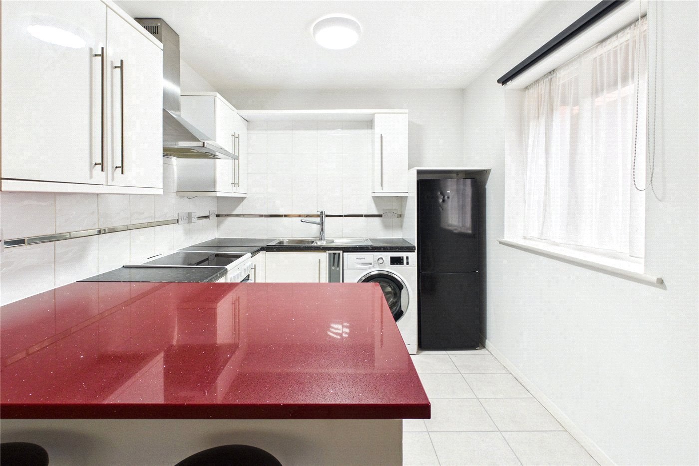 Flat Gleneldon Road in Greater London