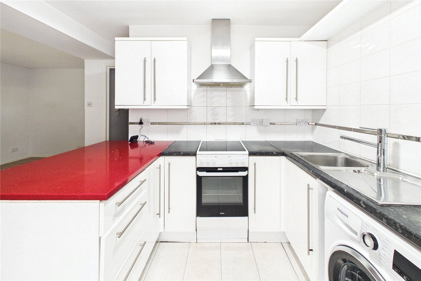 Flat Gleneldon Road in Greater London