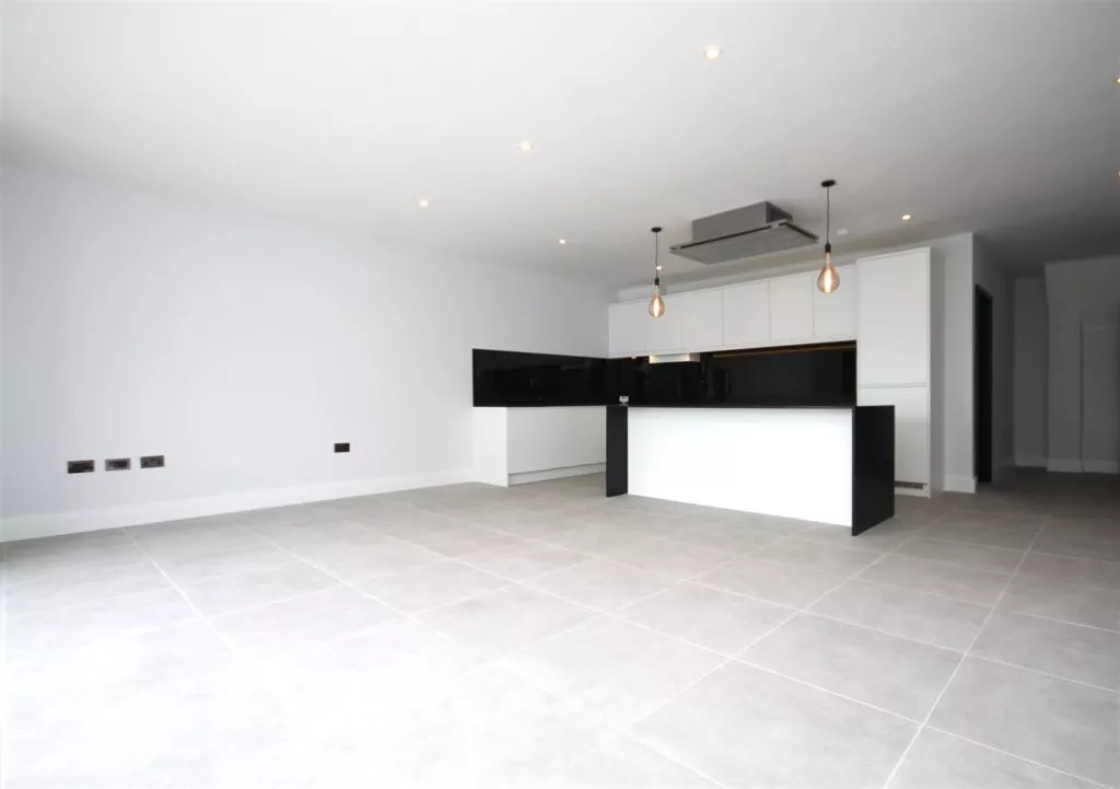 Flat Wolsey Road in Elmbridge