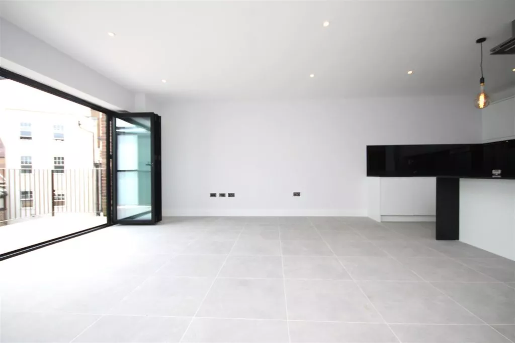 Flat Wolsey Road in Elmbridge