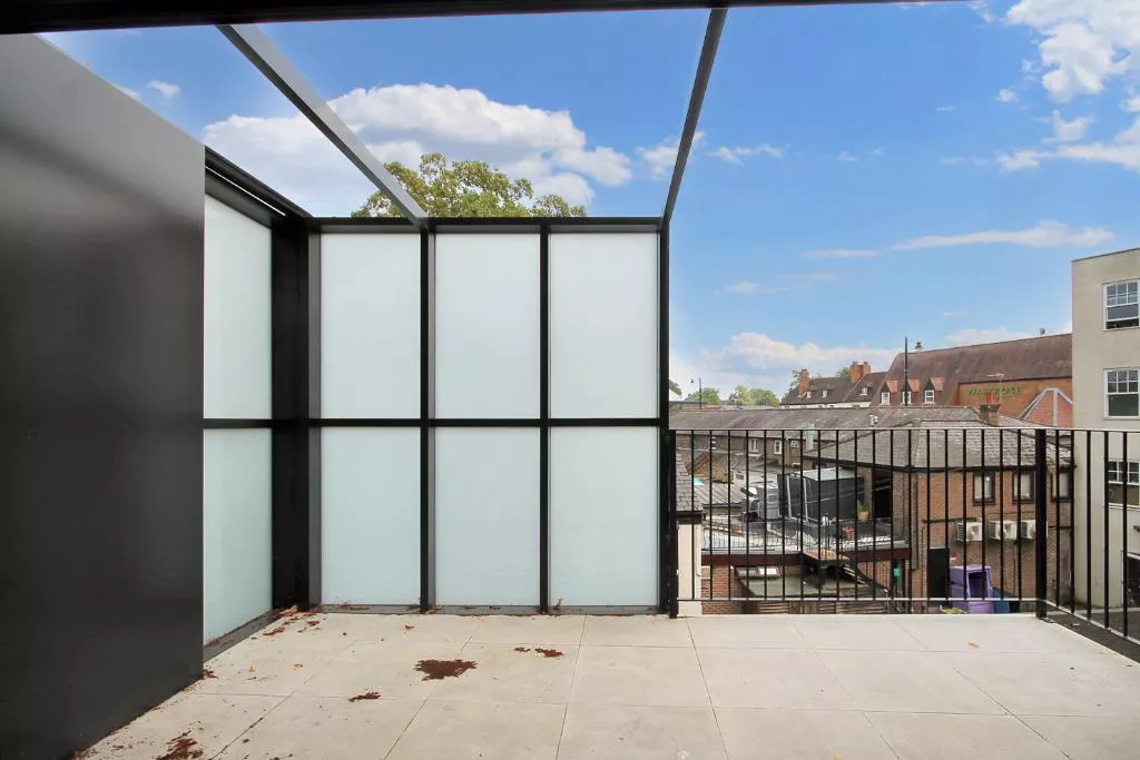 Flat Wolsey Road in Elmbridge