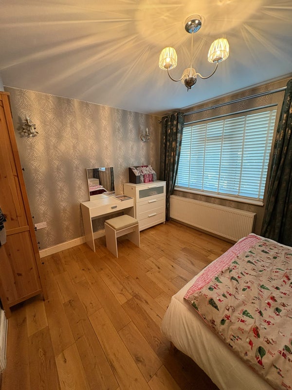 Room London Road in Greater London