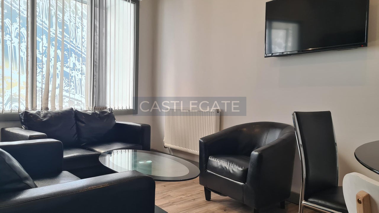 Room Half Moon Street in Kirklees