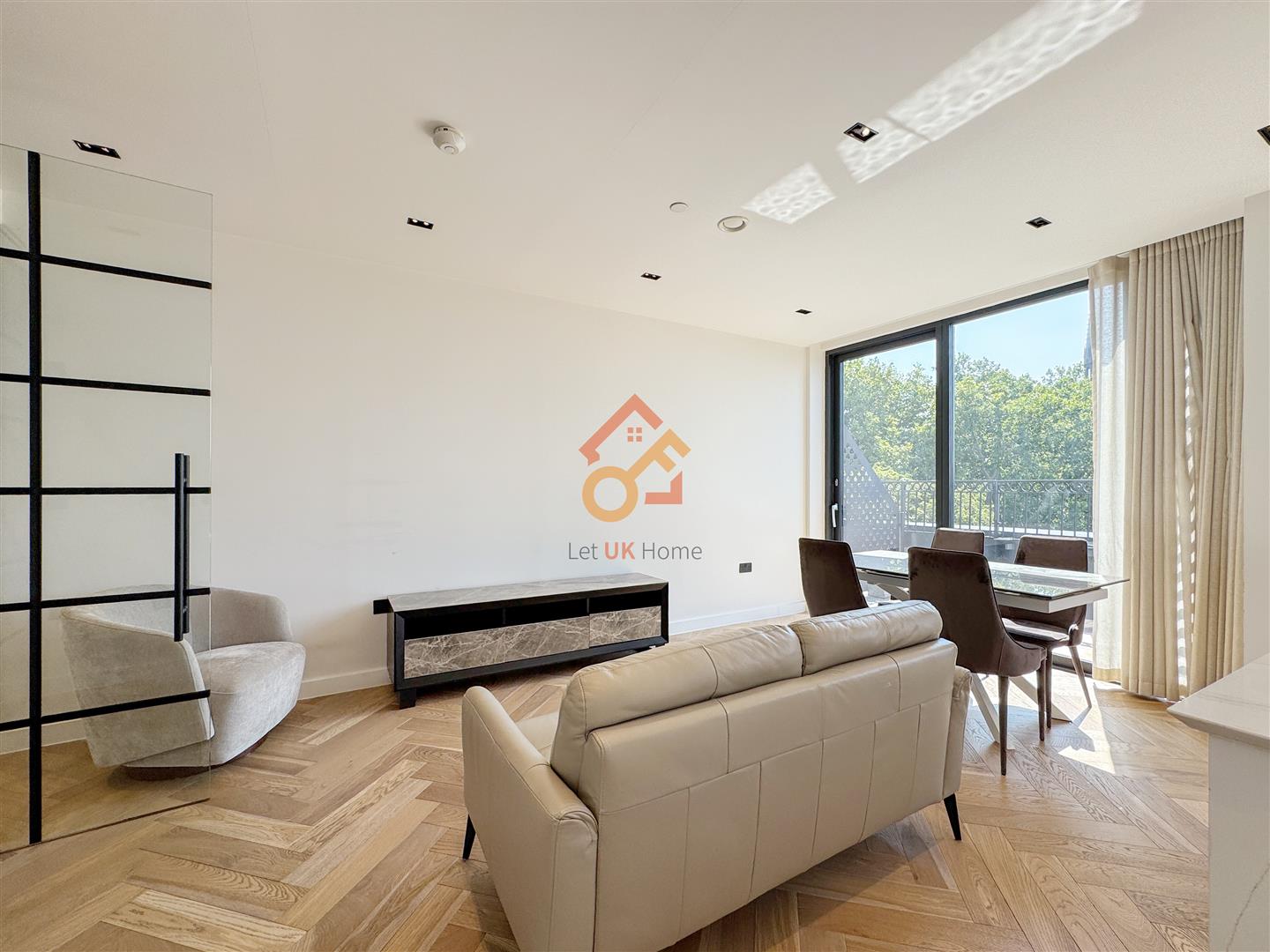 Flat Cluny Mews in Greater London