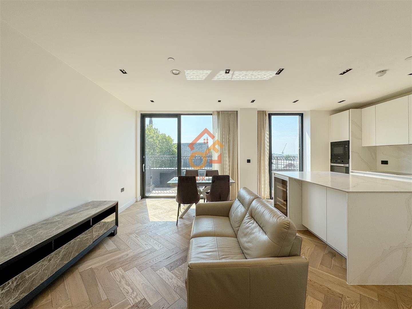 Flat Cluny Mews in Greater London