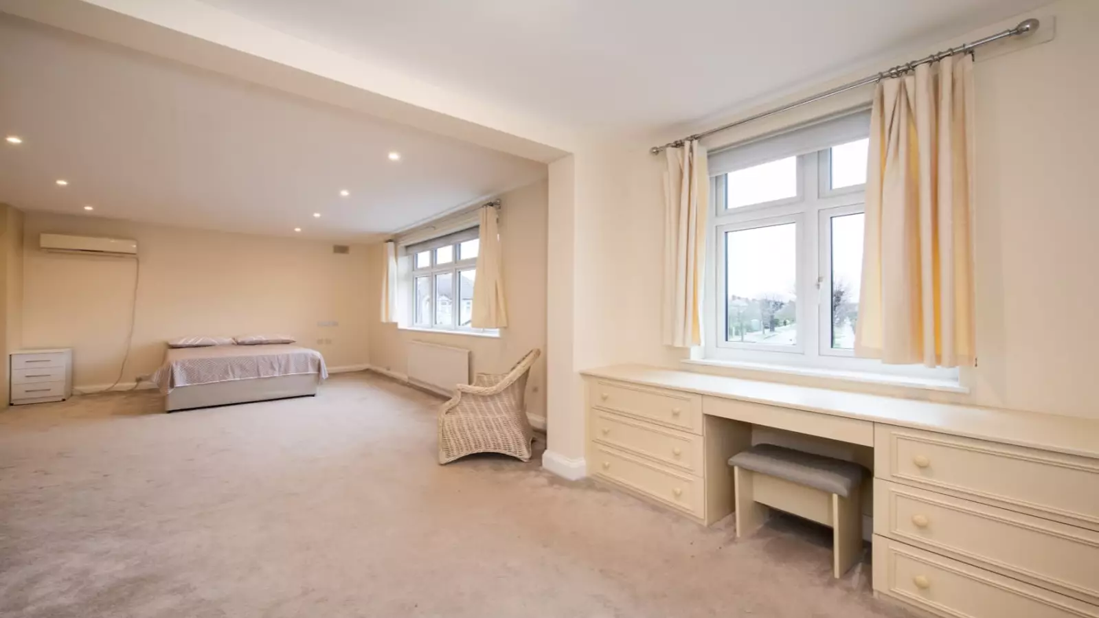 Room Circle Gardens in Greater London