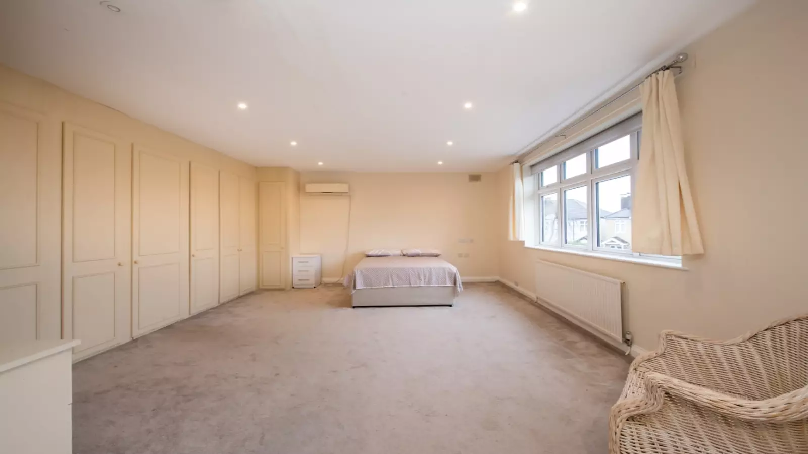 Room Circle Gardens in Greater London