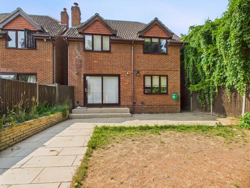 House Ouseley Road in Wraysbury