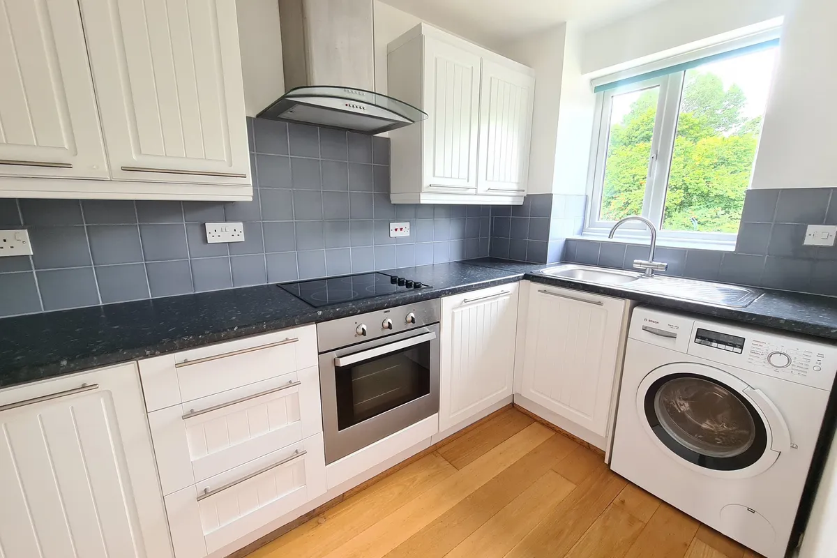 Flat Lowestoft Drive in Slough
