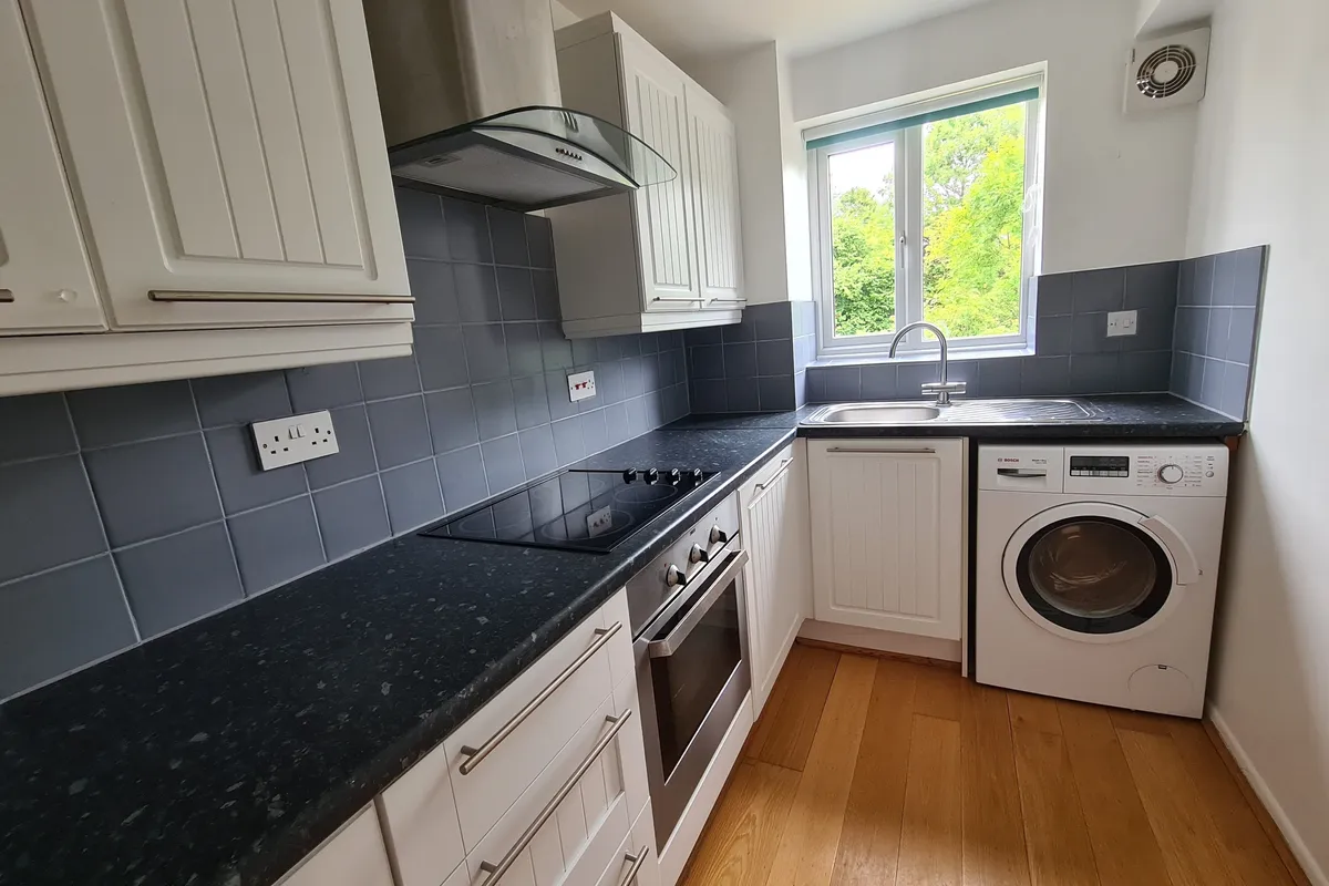 Flat Lowestoft Drive in Slough