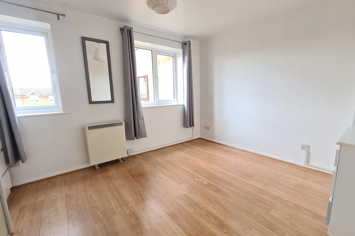 Flat Lowestoft Drive in Slough