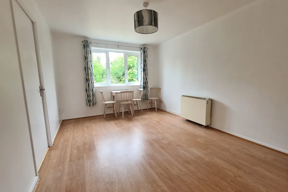 Flat Lowestoft Drive in Slough