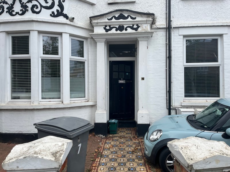 Room Olive Road in Greater London