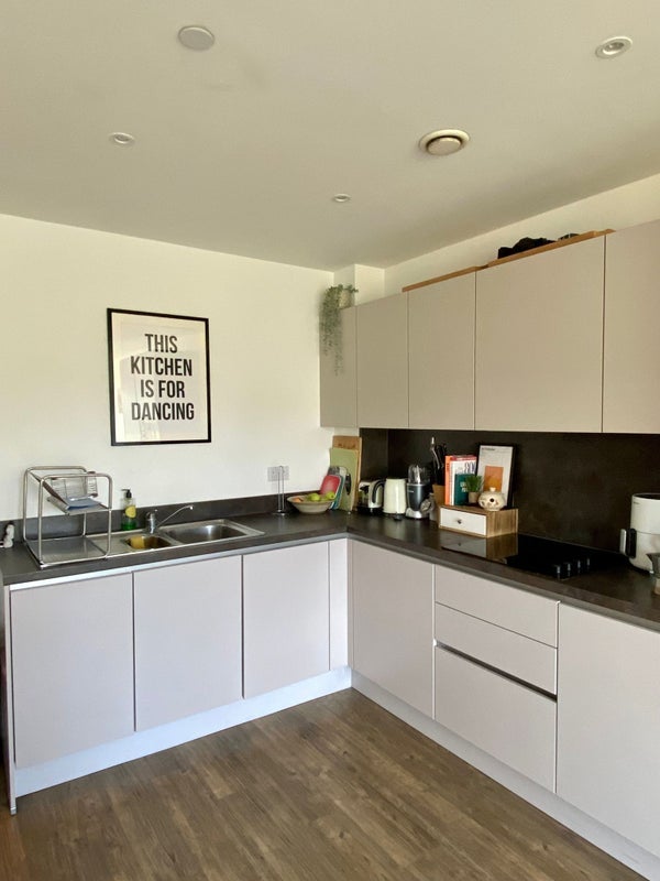 Room Bailey Street in Greater London