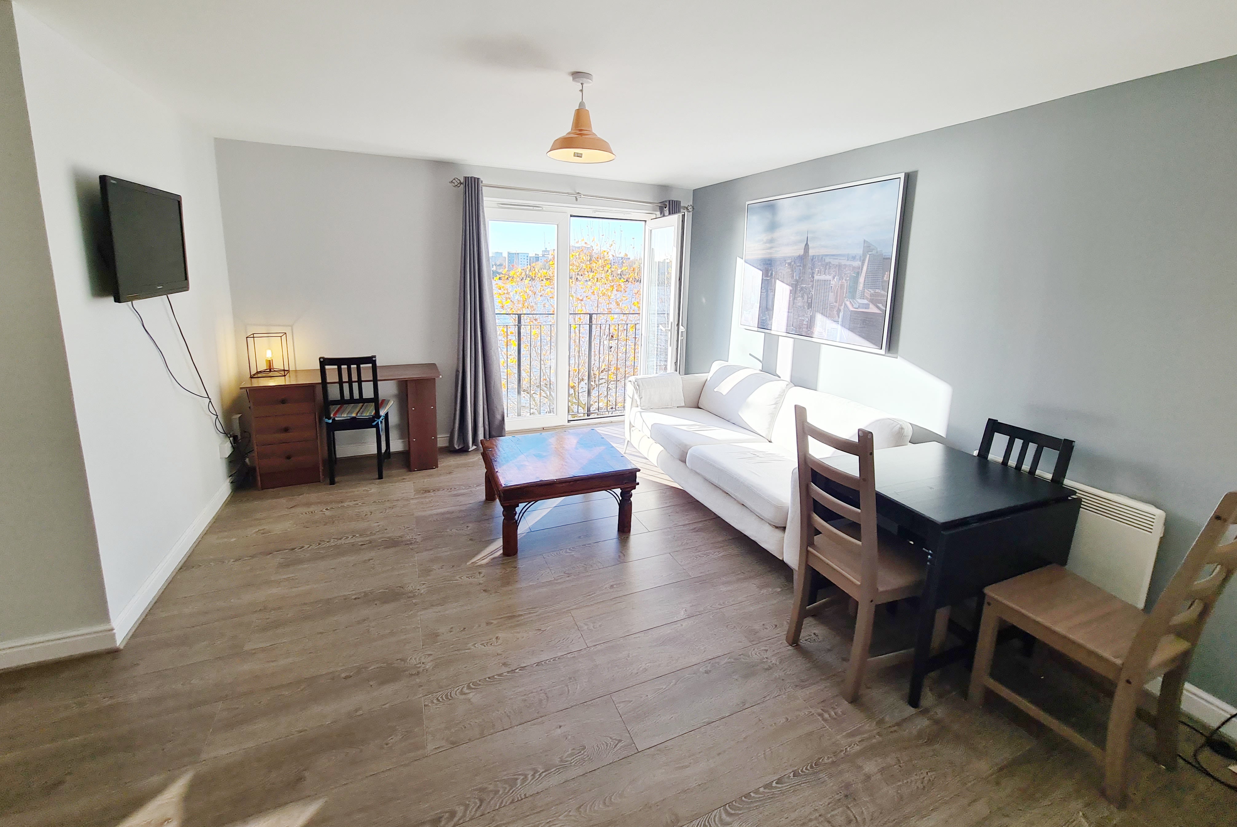 Flat Ferguson Close in Greater London